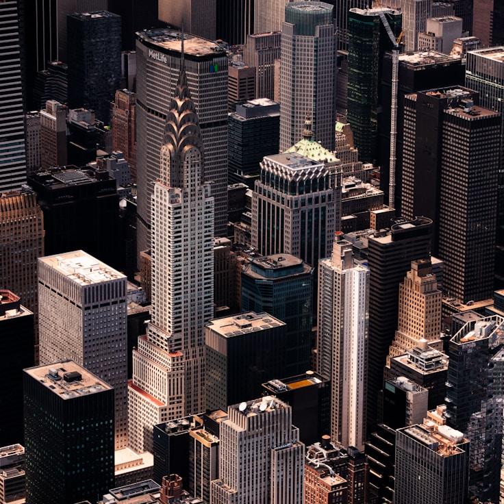 Parents evaluating schools in Spain